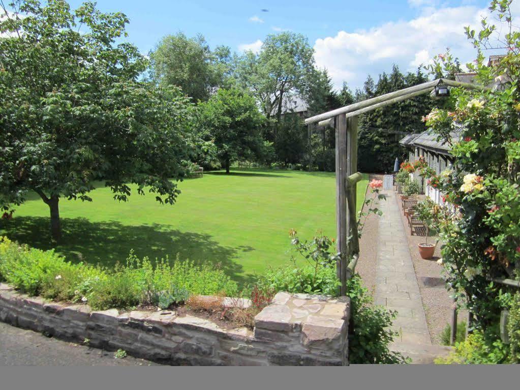 The Three Cocks Coaching Inn Glasbury Екстериор снимка