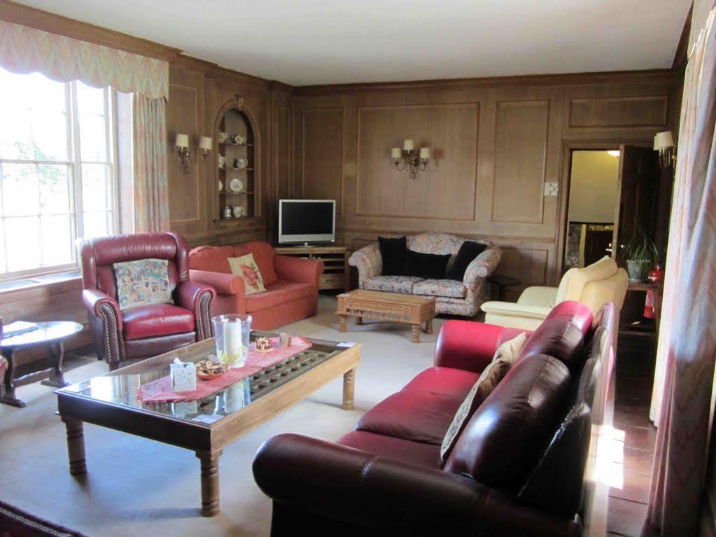 The Three Cocks Coaching Inn Glasbury Екстериор снимка