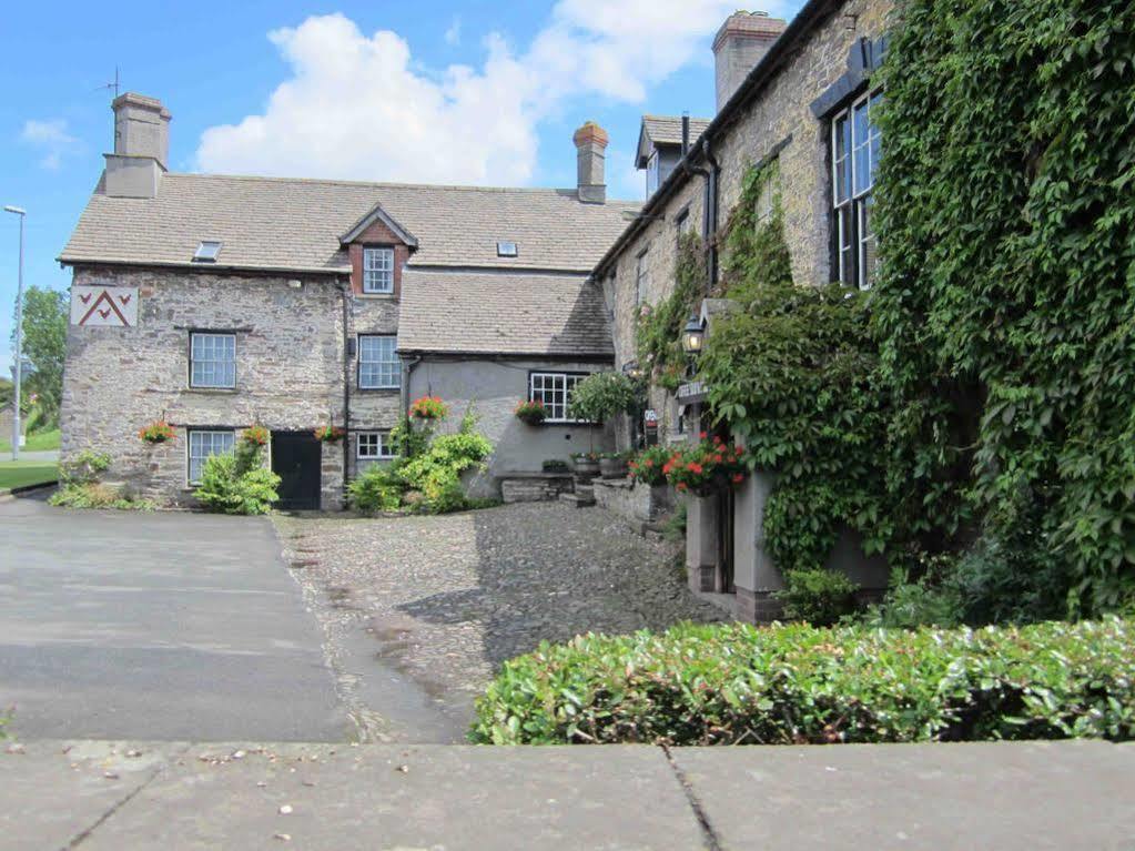 The Three Cocks Coaching Inn Glasbury Екстериор снимка