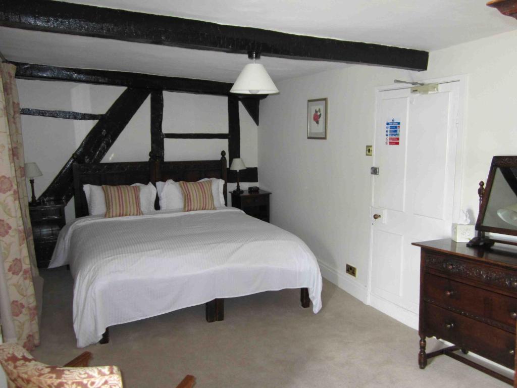 The Three Cocks Coaching Inn Glasbury Стая снимка