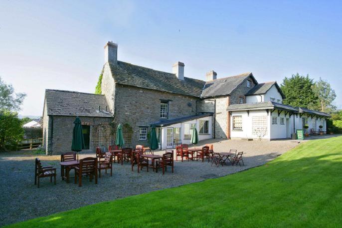 The Three Cocks Coaching Inn Glasbury Екстериор снимка